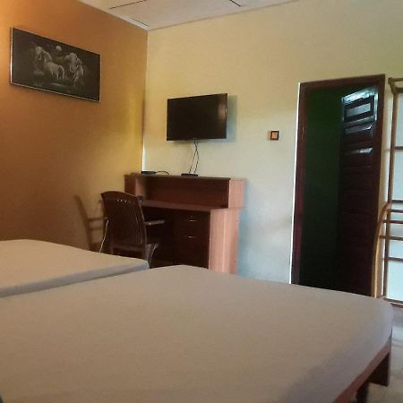 Hansika Guest Inn Buttala Exterior foto