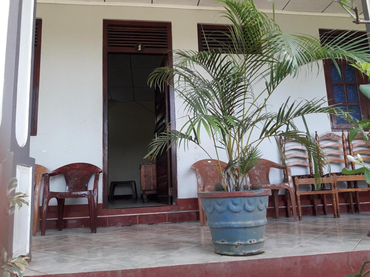 Hansika Guest Inn Buttala Exterior foto